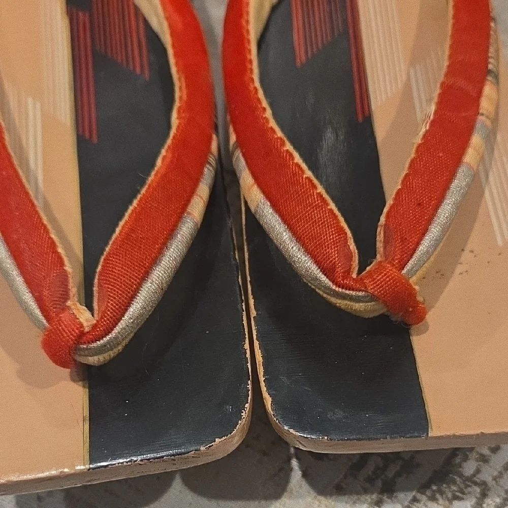 Vintage Geta Japanese Wooden Red and Black Women's Sandals